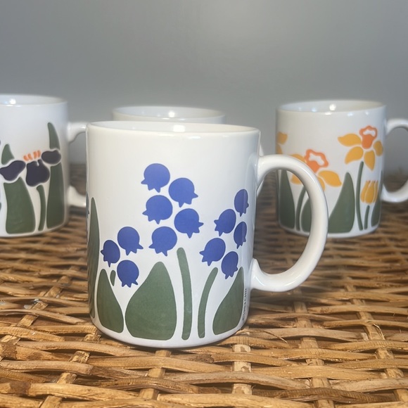 Vintage 1983 NINA CHD  Set of 4 Floral Coffee Mugs - Picture 3 of 8